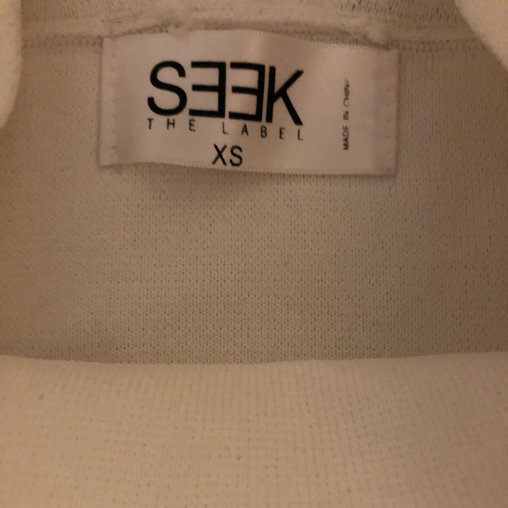 LF WHITE WRAP TOP - Picture 2 of 2